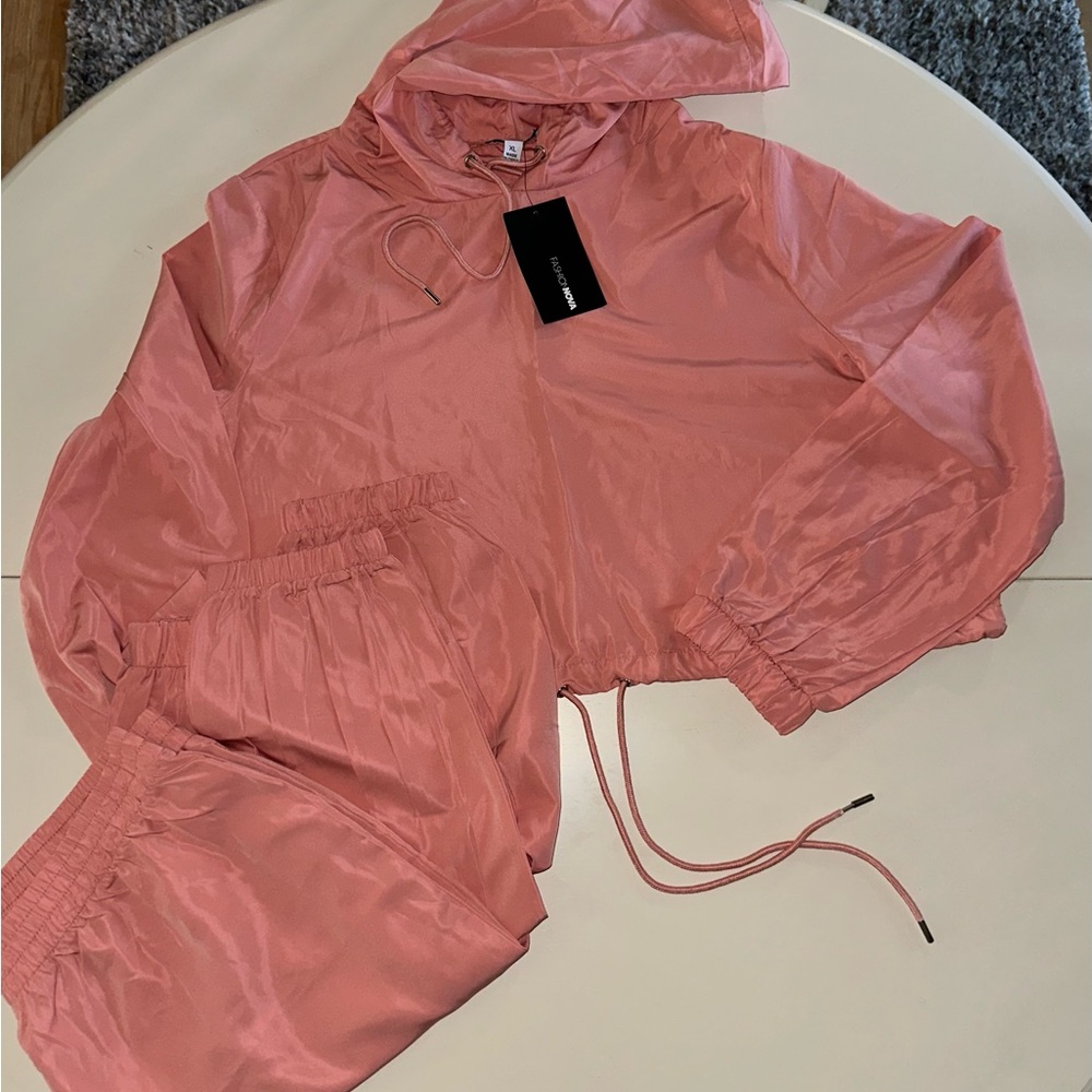 NWT Fashion Nova Women's Pink Jacket/Hoodie and Pants Set Size XL lightweight